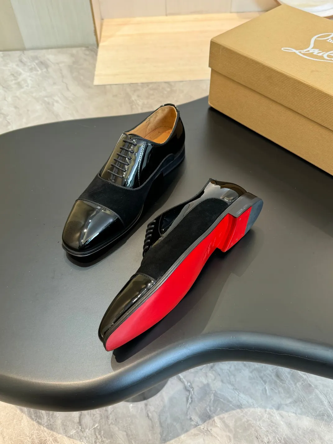 💰960 Christia*.Loubouti* high-end men's business formal leather shoes, original genuine cowhide red sole, imported Italian cowhide outsole, first-layer cowhide, water-dyed cowhide lining, high-end luxury. Size: 39-44 (customized at 38.45.46)✅
